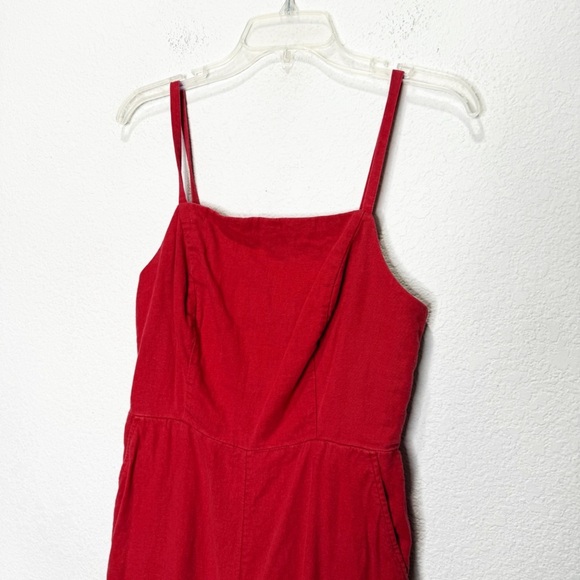 Old Navy Linen Blend Jumpsuit Button Front
Cropped Tomato Juice - Picture 3 of 8